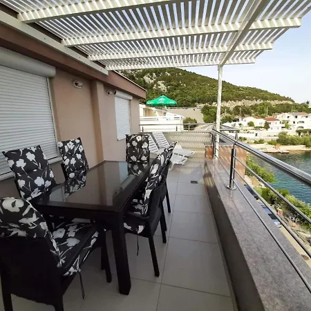 Apartment Domane Mario Neum